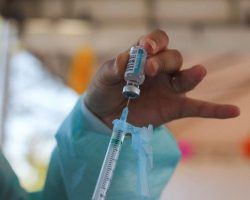 OAB/DF continua exigindo vacinação para todos no DF  com organização da fila. (CBN)