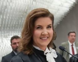 OAB/DF cumprimenta a ministra Daniela Teixeira pelo primeiro ano no STJ