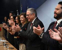 OAB/DF celebra solenidade de entrega de carteiras a 55 novos advogados