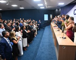 OAB/DF entrega carteiras a mais 96 novos advogados