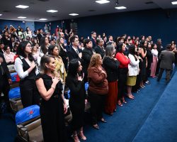OAB/DF dá boas-vindas a novos defensores da Justiça em solenidades de entrega de carteiras