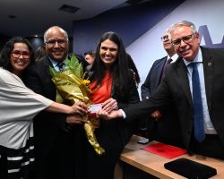 “A advocacia mudou minha vida”: ex-catador recebe carteira da OAB/DF