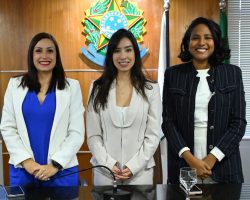 Abandono digital: alerta para pais; regulação de plataformas, um caminho para a proteção de crianças e adolescentes