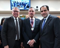 OAB concede medalha Raymundo Faoro ao ministro do STF Luís Roberto Barroso