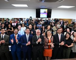 Juiz Aragonê Fernandes conduz Aula Magna da nova turma da Residência Jurídica da OAB/DF