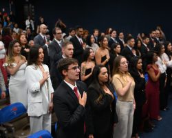 OAB/DF entrega 48 novas carteiras e destaca ética, estudo e compromisso com a sociedade