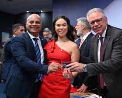 Primeira entrega de carteiras de 2026 oficializa o ingresso de 42 novos advogados na OAB/DF