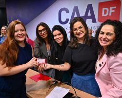 OAB/DF recebe 50 novas advogadas em sessão especial de homenagem às mulheres 