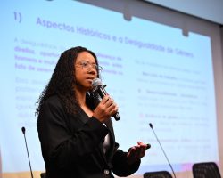 Reflexão sobre luta e sacrifícios marca abertura de curso da FAJ sobre direitos das mulheres