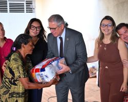 OAB/DF leva assistência jurídica e doações à maior comunidade do país em ação para o Dia das Mães