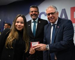 Emoção e legado marcam solenidade de entrega de carteiras na OAB/DF