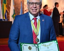 Presidente da OAB/DF e magistrados do TJDFT são condecorados com a Medalha Mérito da PGDF