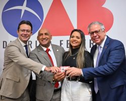 Délio Lins e Silva Jr. retorna à OAB/DF como presidente nacional em exercício e exalta “família OAB” em cerimônia de entrega de carteiras