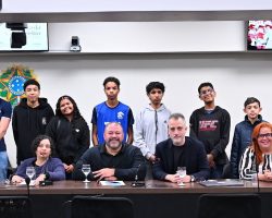 Jovens da Casa Azul visitam OAB/DF em prévia de palestra sobre o Coro da Capela Sistina